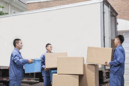 Local Lambeth removals team planning a fast loading and delivery move